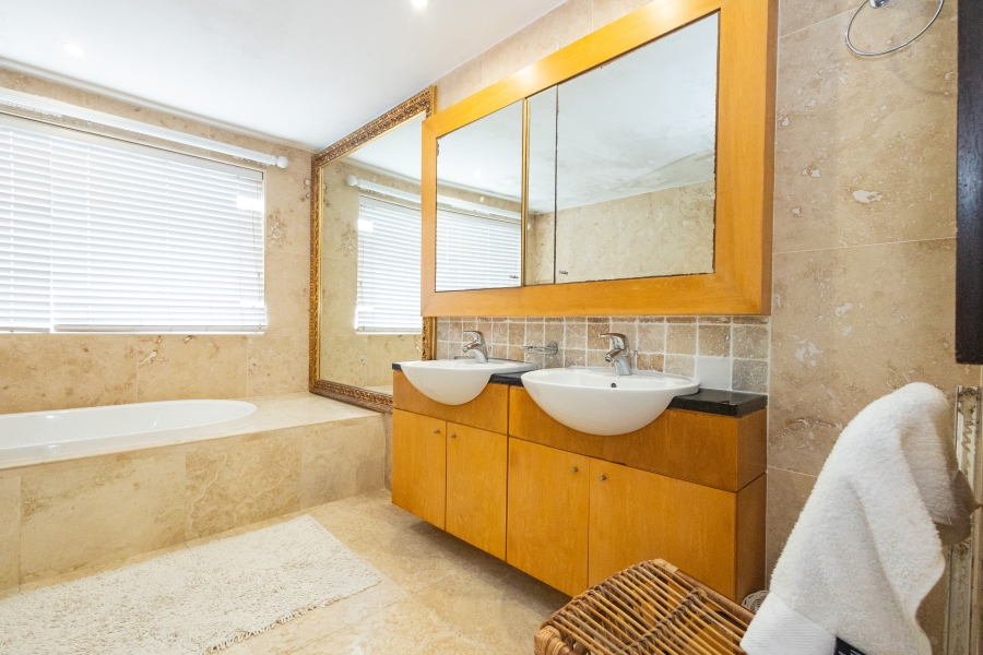 6 Bedroom Property for Sale in Bloubergstrand Western Cape